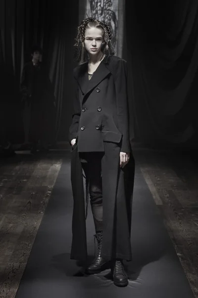 Look 16